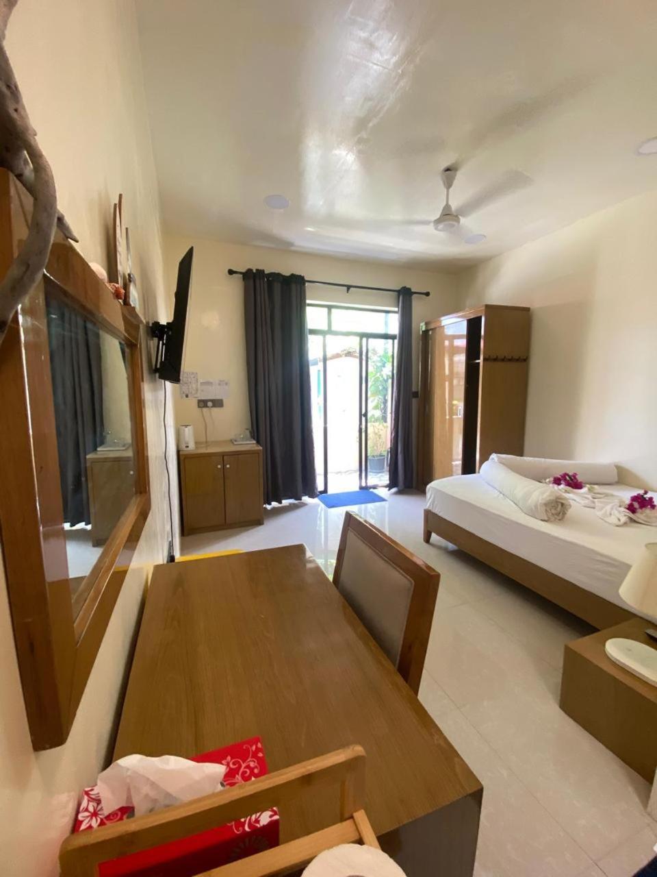 Maavaharu Guest House Himmafushi Buitenkant foto